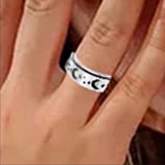 🦋3/$30🦋 Fidget Spinner Ring in Celestial Pattern Stainless Steel Size 5 - Picture 4 of 7